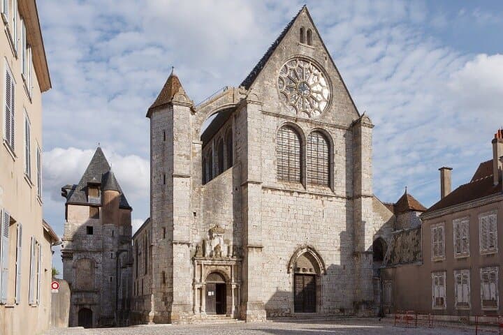 Chartres Self-Guided Walking Tour with an APP