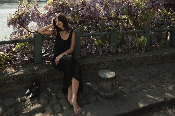 Private Paris Photoshoot – Eiffel Tower & Hidden Gems