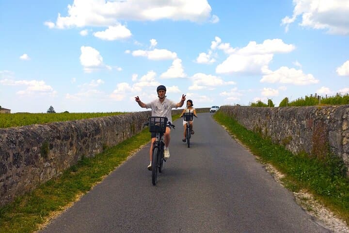 Ride your E-bike through the most iconic vineyards of Saint-Emilion