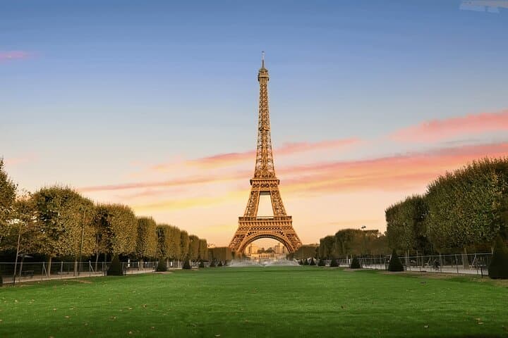 Paris Highlights Private Tour by Car – With Expert Driver-Guide