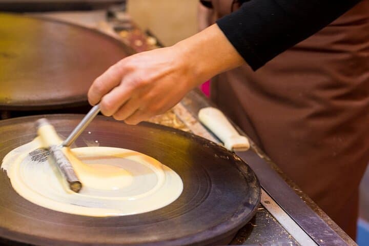 French Crêpe Making Class in Central Paris (Includes Cider)