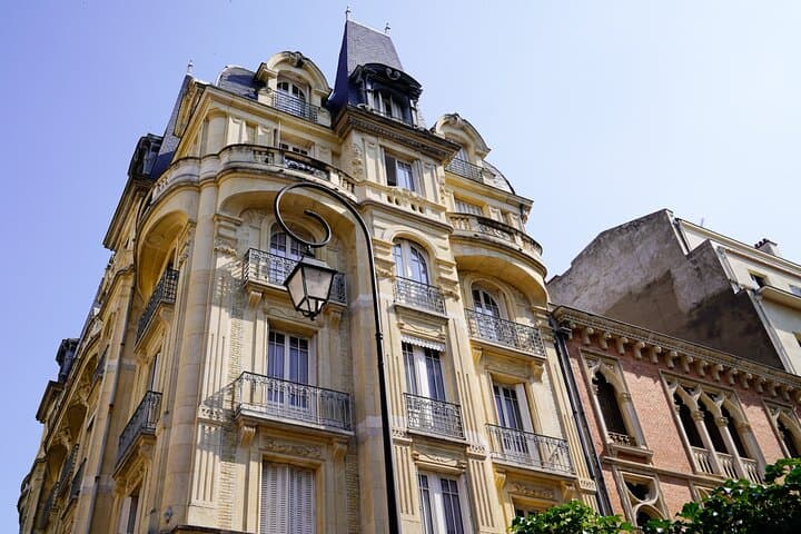 Best Intro to Vichy in 2 hours with a Local