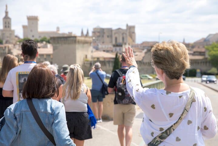 Avignon: L’Apéro Tour with Wine, Cocktails, and Bites