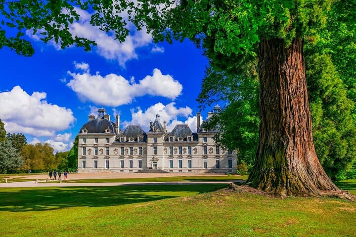 Loire Valley Castles Walking Tour with Audioguide