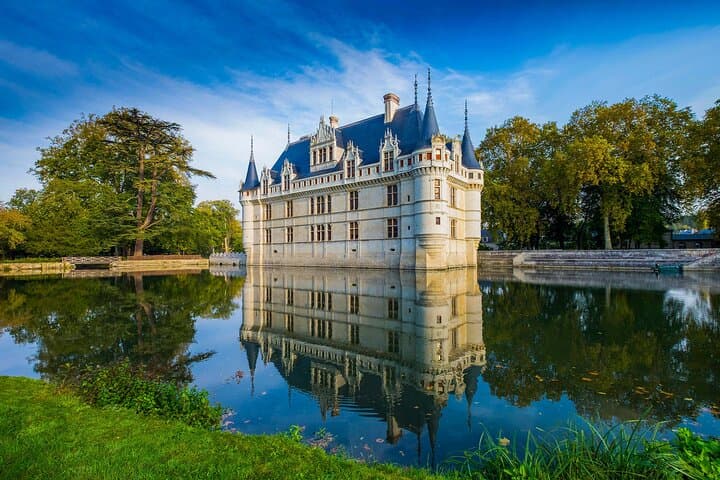 Loire Valley Castles Walking Tour with Audioguide