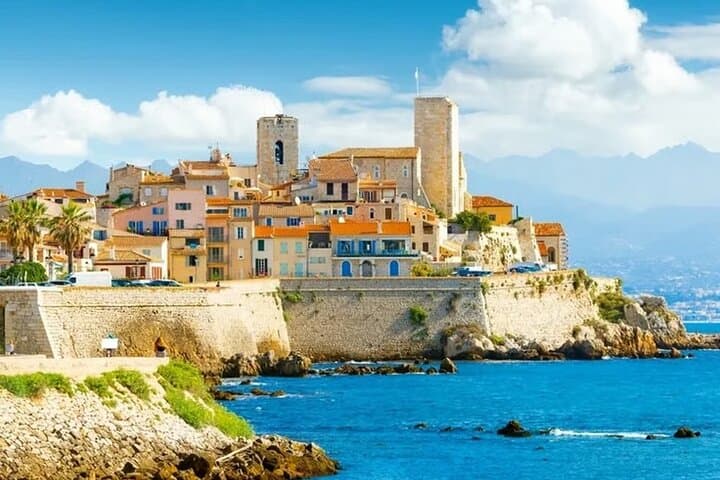Saint Paul de Vence, Antibes, Cannes tour in a Renault E-Tech