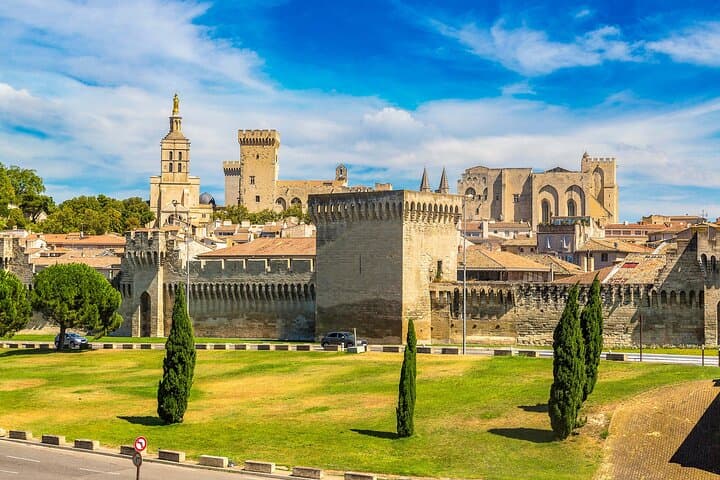 Avignon Walking Tour with Audioguide on Your Smartphone