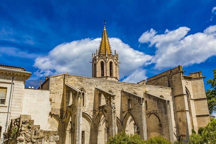 Avignon Walking Tour with Audioguide on Your Smartphone