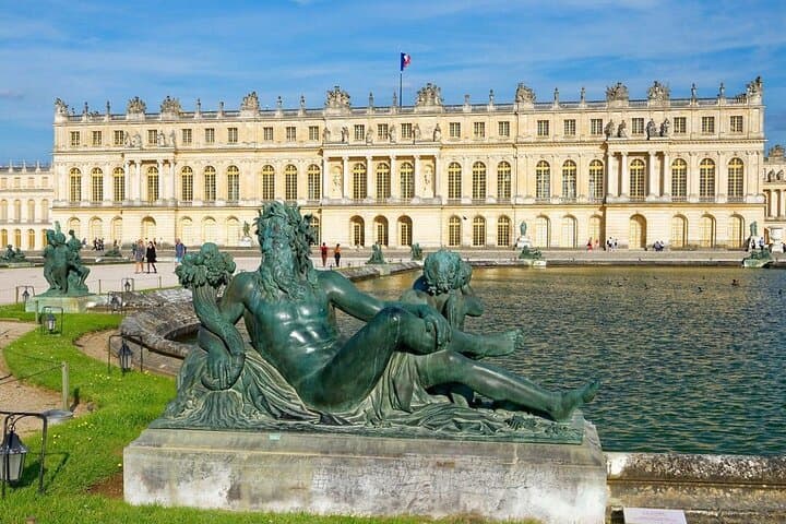 Royal getaway to Versailles 6h in Van VIP from Paris