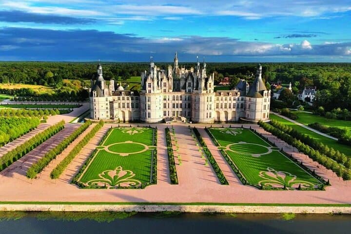 Day Trip Getaway 3 Chateaux Loire 1pm Van Vip departure Paris