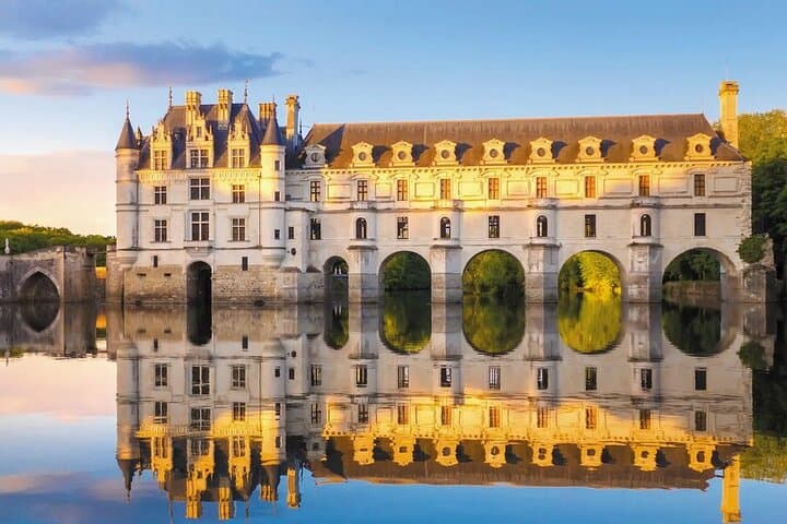 Day Trip Getaway 3 Chateaux Loire 1pm Van Vip departure Paris