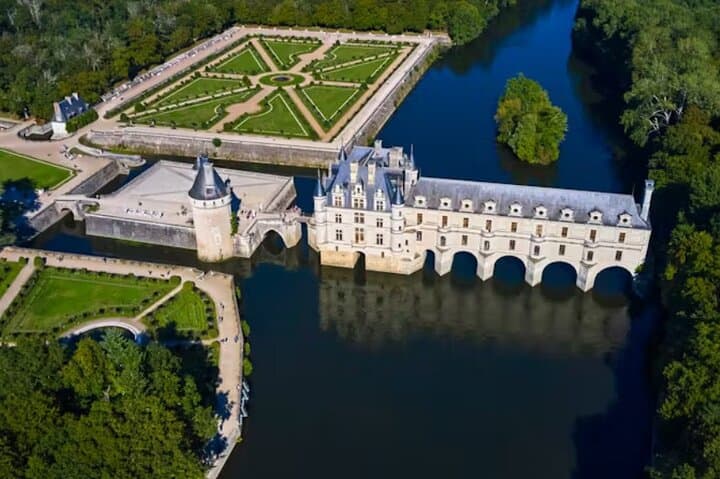 Day Trip Getaway 3 Chateaux Loire 1pm Van Vip departure Paris