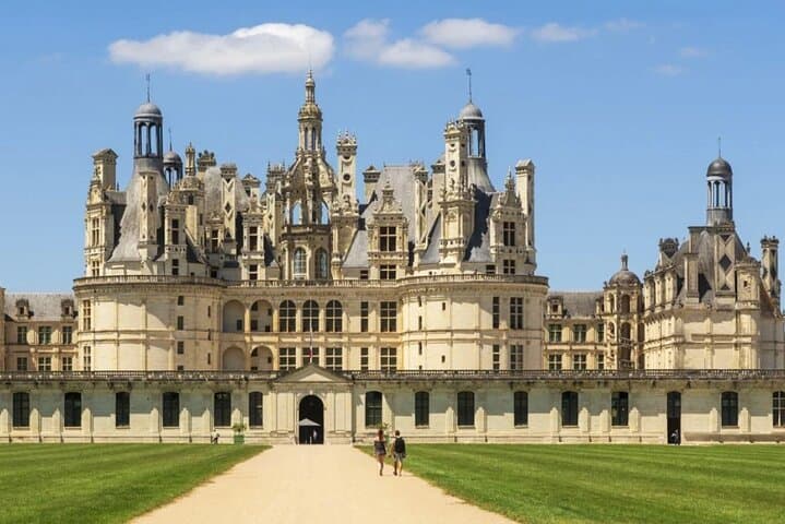 Day Trip Getaway 3 Chateaux Loire 1pm Van Vip departure Paris