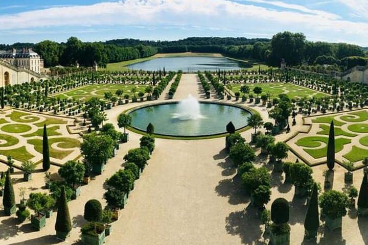 Royal getaway to Versailles 6h in Van VIP from Paris