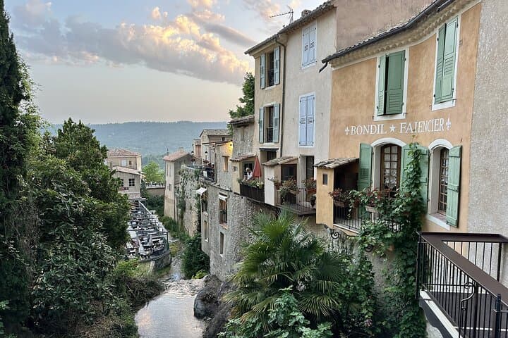Gorges du Verdon and perched villages from Manosque.