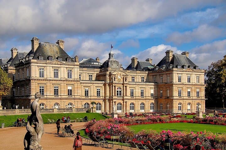 Latin Quarter Guided Tour with Panthéon Entry