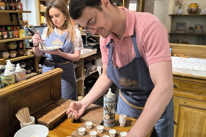 Saint-Germain Private Food and Wine tour with a Gastronomy Expert