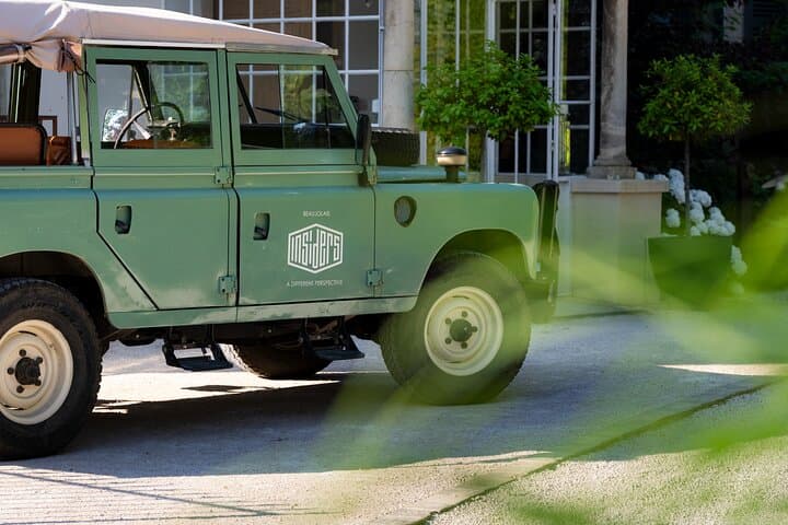 Our fleet of vintage Land Rovers is perfect to cruise small country roads but also bo in the vines