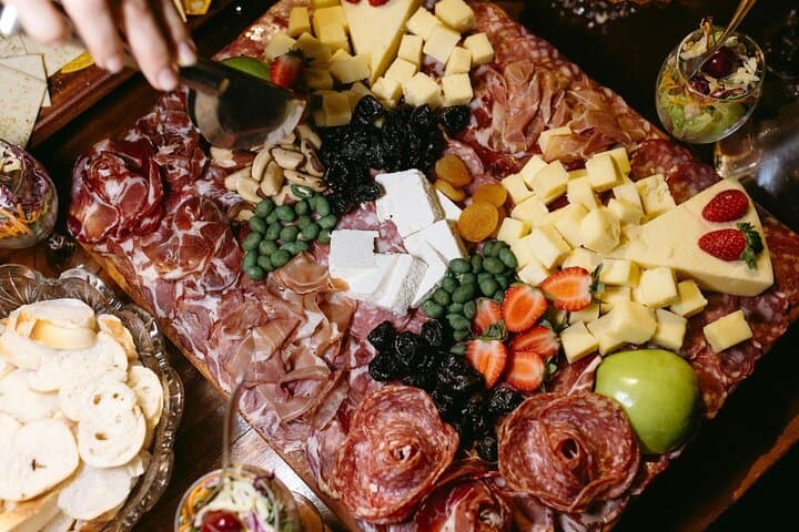 Paris: Taste of Montmartre Food Tour & Sacré-Cœur