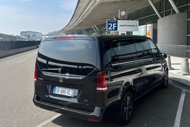Bayeux to Paris: Private Transfer with Optional Giverny Stop