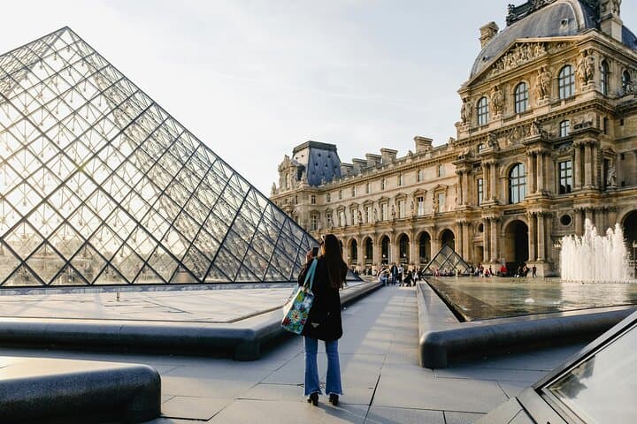 Paris Highlights Guided Walking Tour (9 Landmarks)