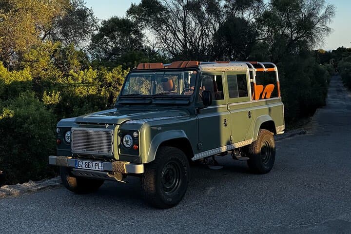 Nice: Sunset & Homemade Apéritif in a historic Land Rover !