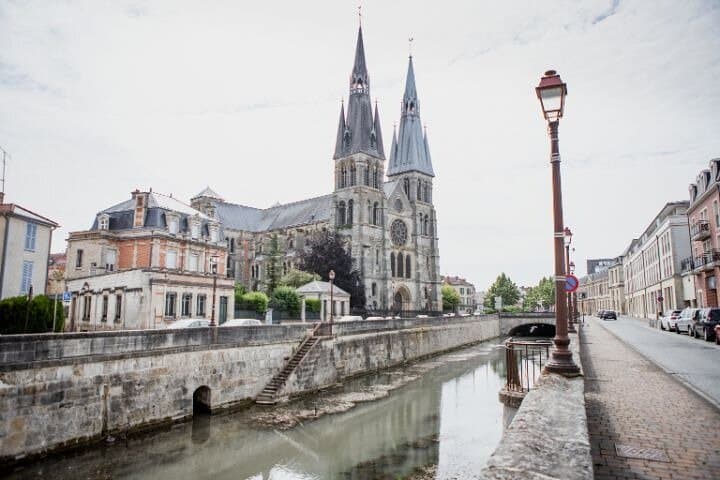 Explore Châlons en Champagne 8h Tour from Paris and Back