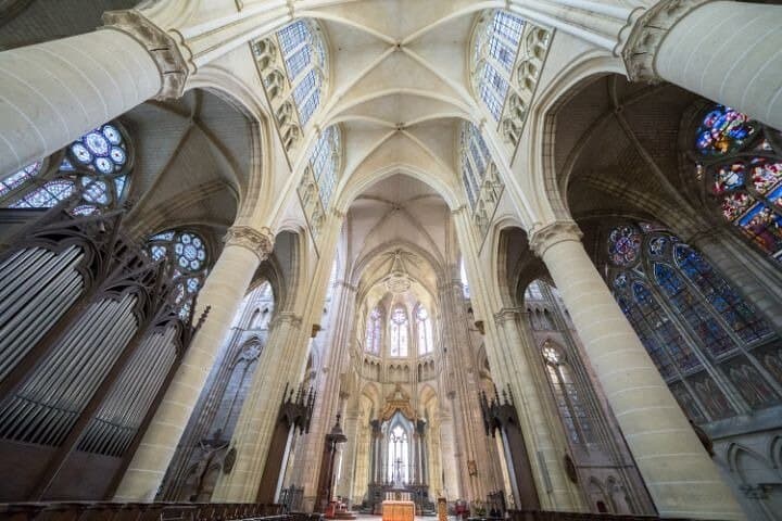 Explore Châlons en Champagne 8h Tour from Paris and Back