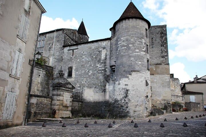 Discover the Heritage of Cognac on a Private Tour from Bordeaux