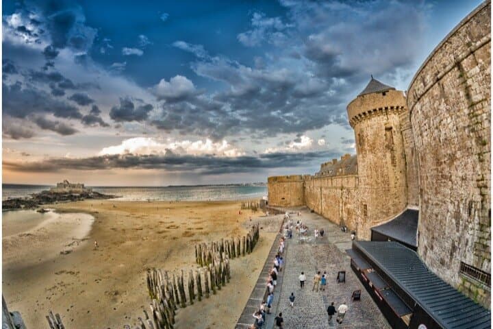 Mont Saint Michel Day Tour 10h Round Trip from Paris