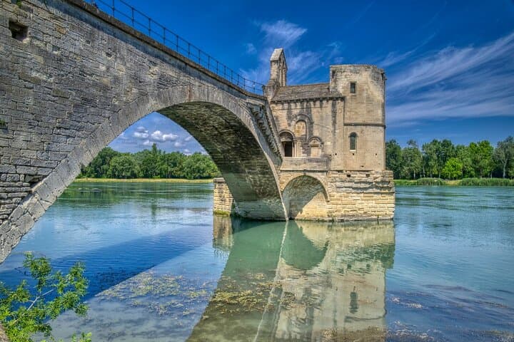 Hello Avignon: Private 2-Hour Intro City Walk with Local Guide