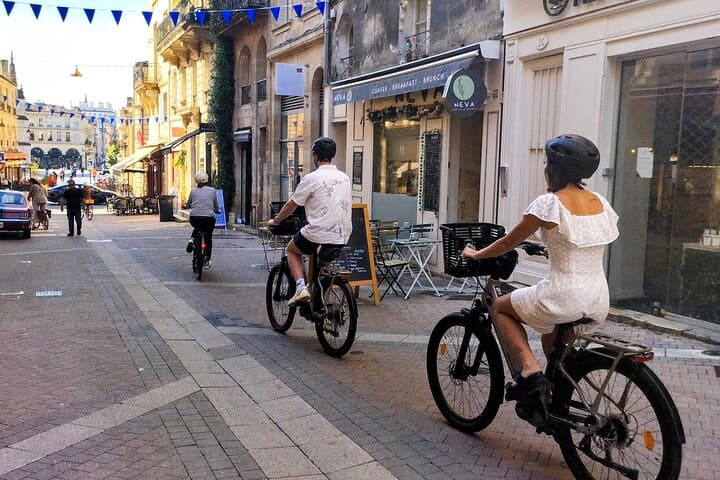 Bordeaux Bike Tours: From Bordeaux to Saint-Emilion by E-Bike