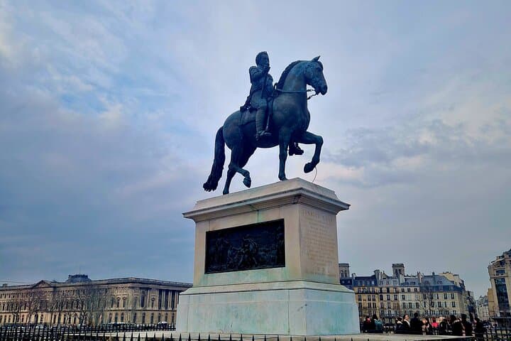 Our meeting point: at the end of the Island, in front of Henry the 4th statue