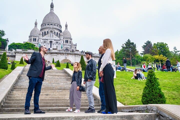 Montmartre Guided Walking Tour: Famous Artists and Cabarets