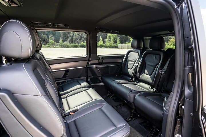Private Transfer Paris ↔ Versailles Palace (Round Trip) by van