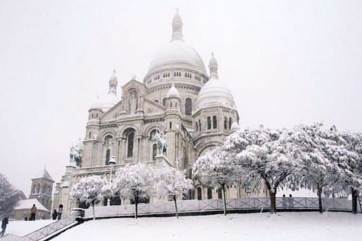 Sacre Coeur Basilica and Montmartre Small Group Guided Tour