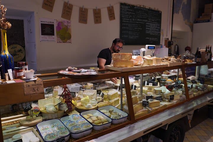 Nice tasting with 2 wines 2 cheeses and 2 cold cuts