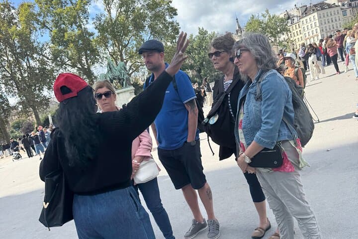Notre Dame Outdoor Walking Tour and Entrance to Sainte Chapelle