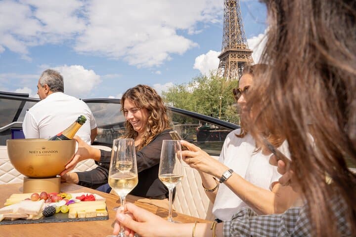 Paris Private River Cruise with Champagne from the Eiffel Tower