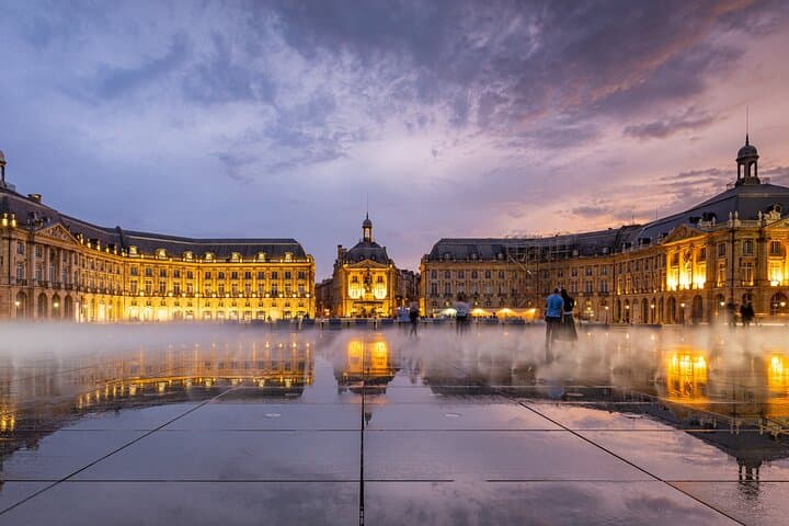 Bordeaux Famous Figures 2h Walking Tour