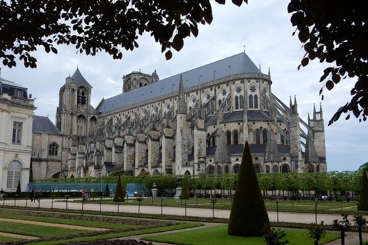Bourges Cathedral Tour Audio Guide with Mobile app