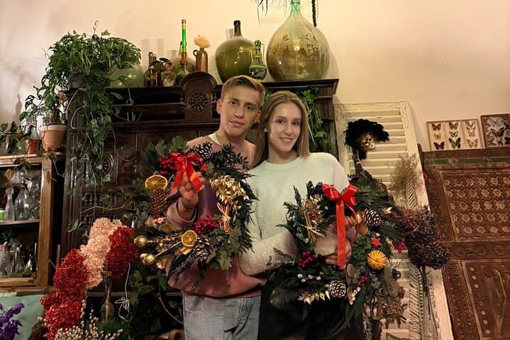 Christmas preserved wreath making