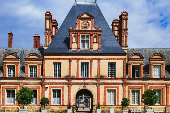 Château de Fontainebleau Private Tour from Paris with Entry