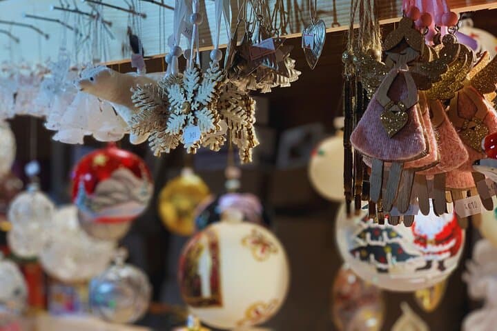 Fairy decorations DE Place Broglie, first location of DE Christmas Point of Sale (1570). Formerly the Champs DE Fair and Place Adolf Hitler, La Marseillaise resonated here for the first time.