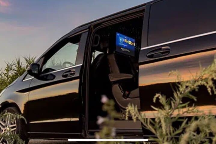 Private transfer between Orly Airport and Disneyland Paris