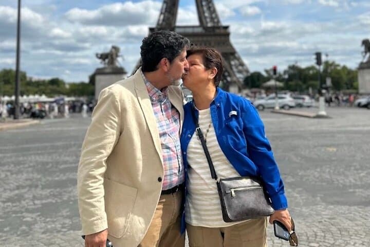 LOVERS IN PARIS