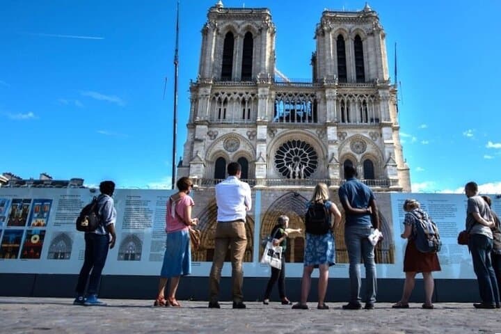 Notre Dame Cathedral Guided Tour with Skip The Line Entry