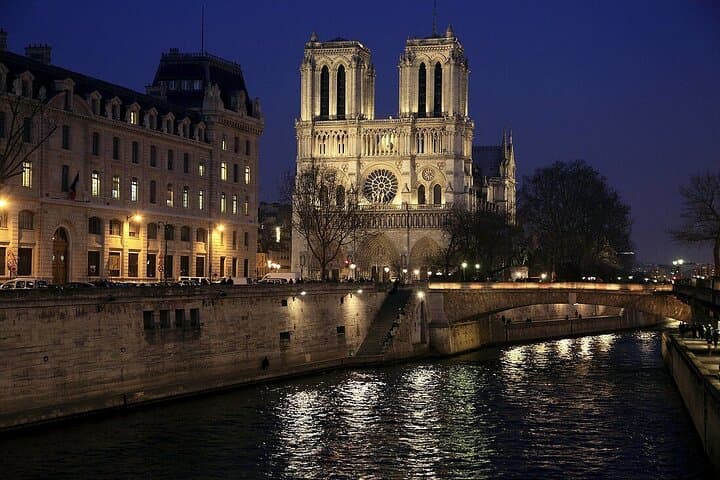 Discover Paris Like Never Before: Private Walking Tour