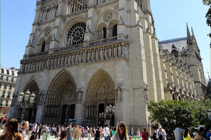 Discover Paris Like Never Before: Private Walking Tour