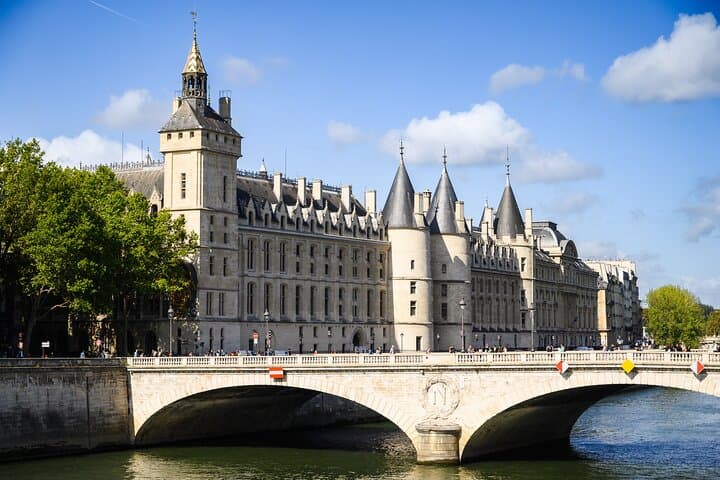 Private Walking Tour - Trace Medieval Paris with a local